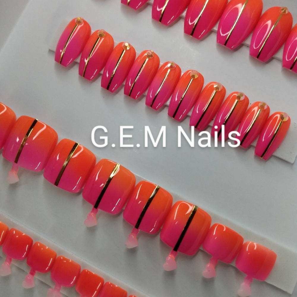 Press on nails (short coffin and toes)